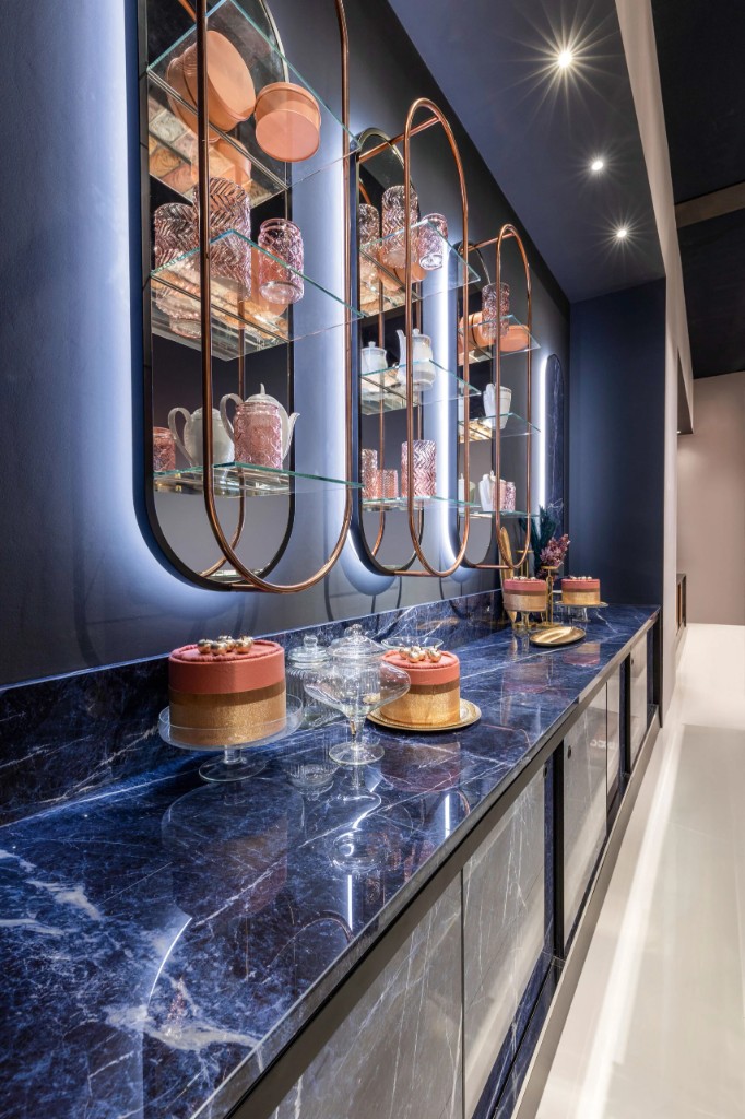 Arredo modello Carlton Sanremo– arredo realizzato da Cassani SRL