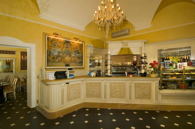 Caffè Ducale Sanremo– arredo realizzato da Cassani SRL