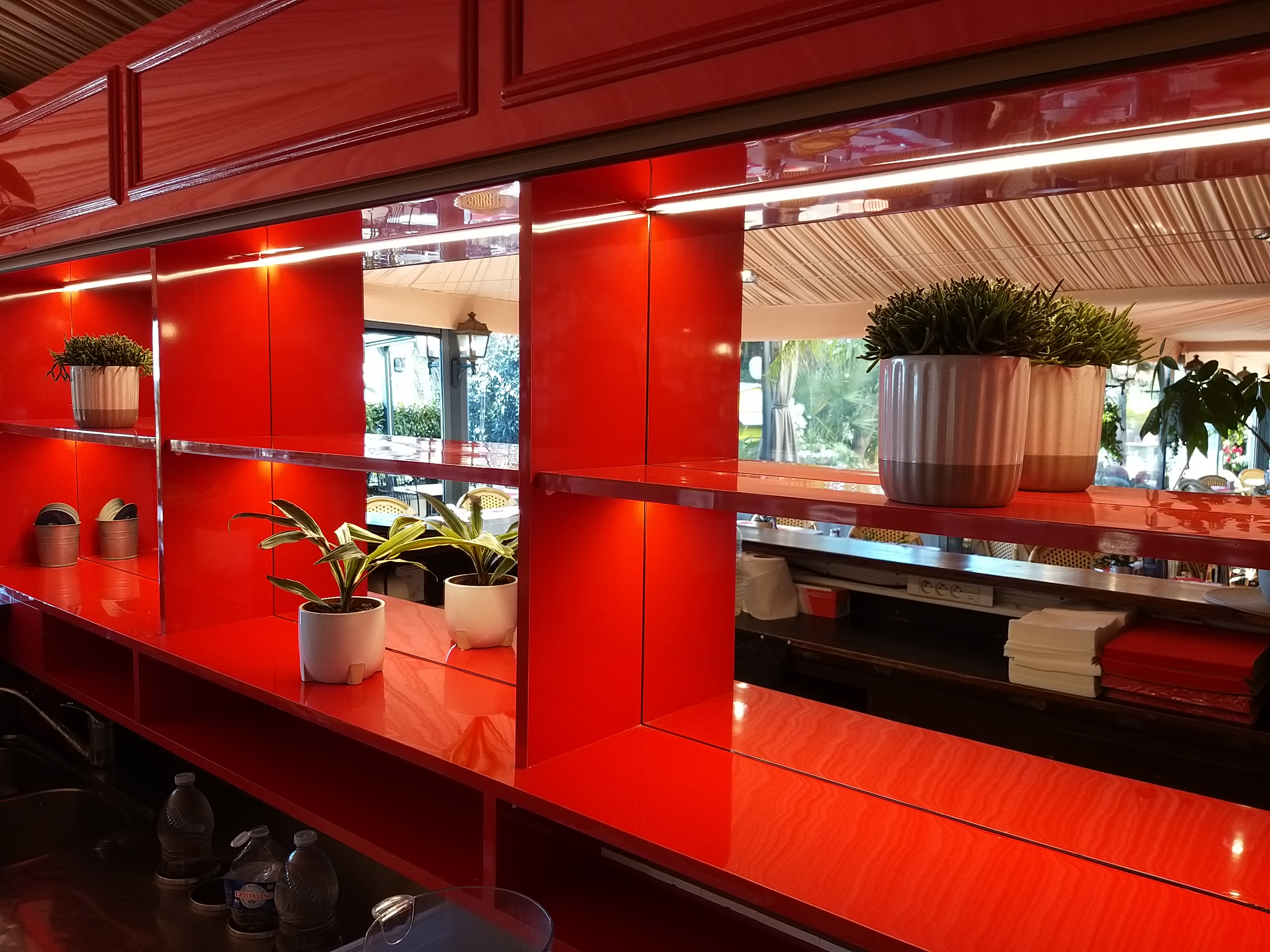 Buffet Westminster Nizza– arredo realizzato da Cassani SRL