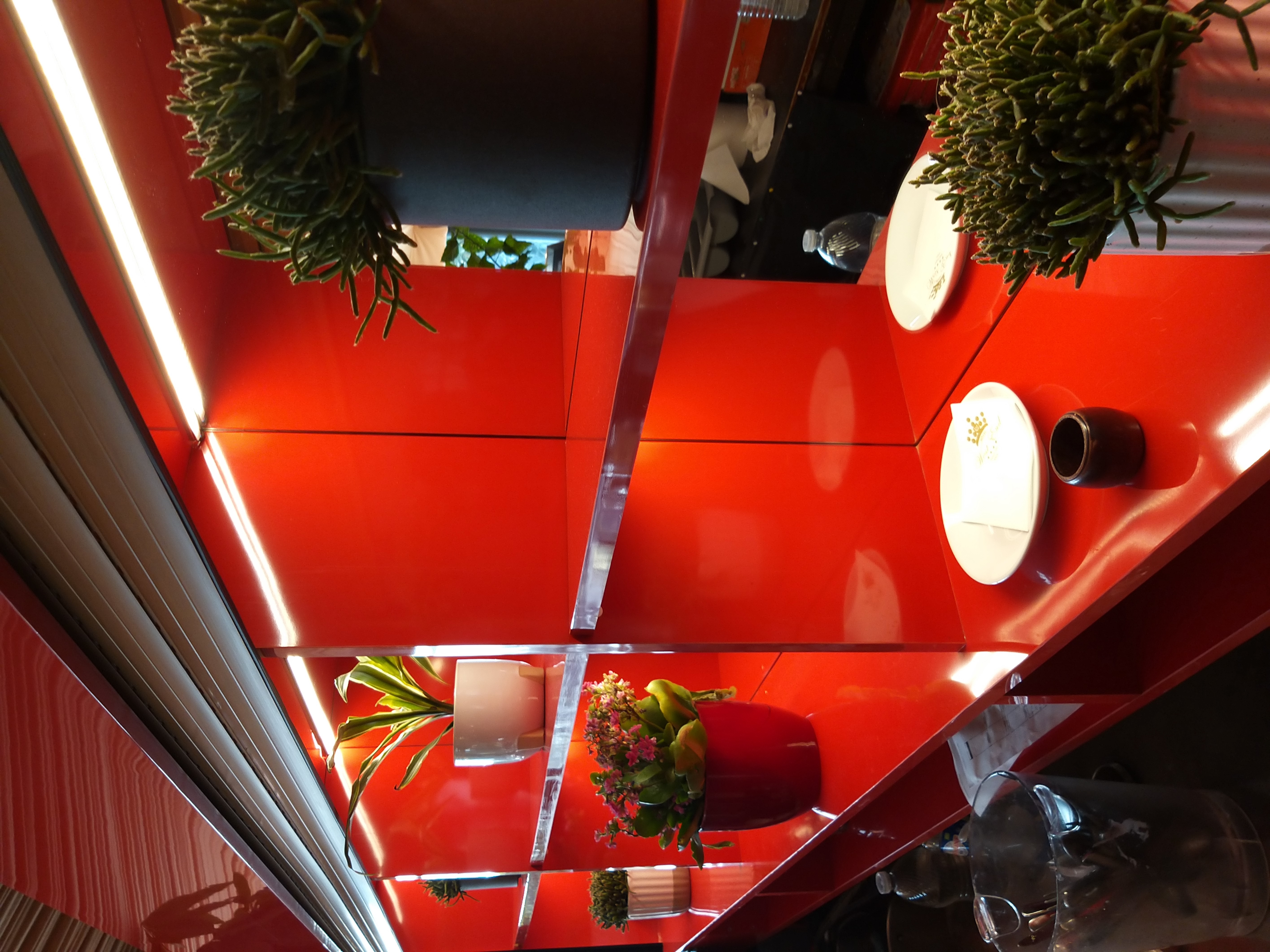 Buffet Westminster Nizza– arredo realizzato da Cassani SRL