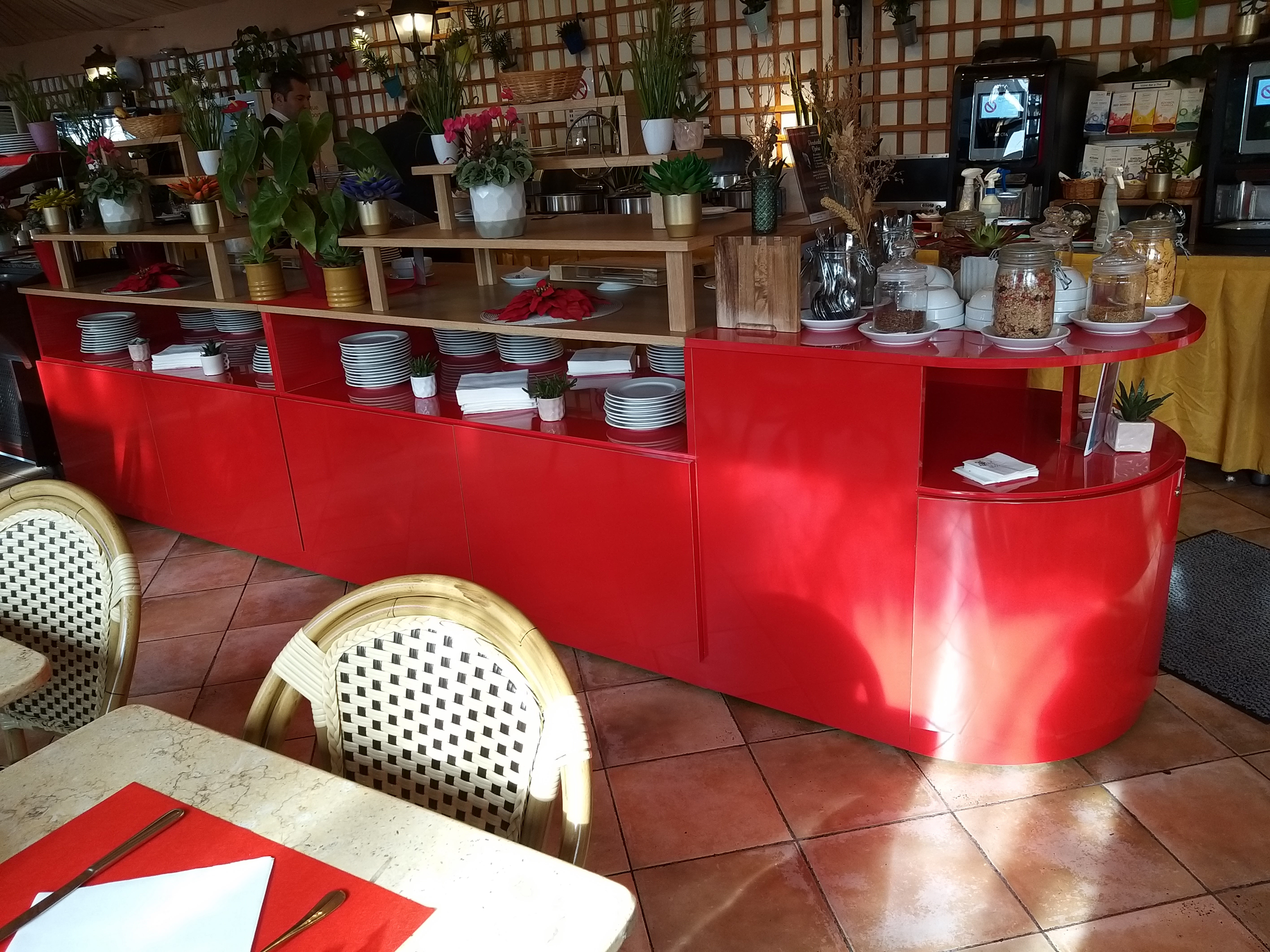 Buffet Westminster Nizza– arredo realizzato da Cassani SRL