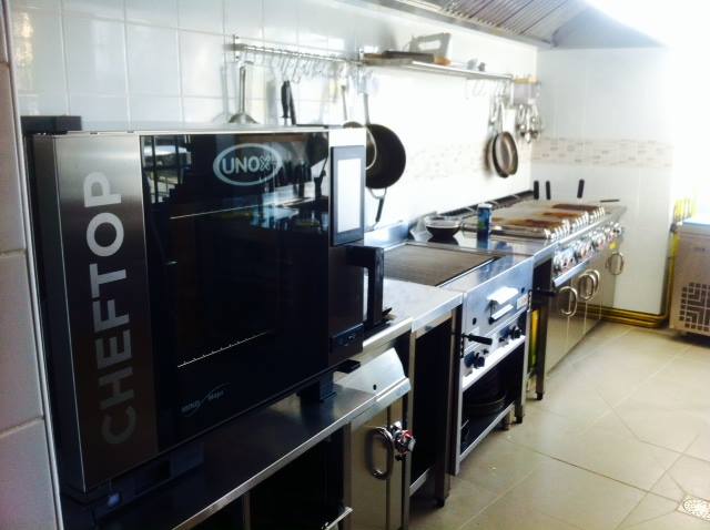 Ristorante Leone Mentone– arredo realizzato da Cassani SRL