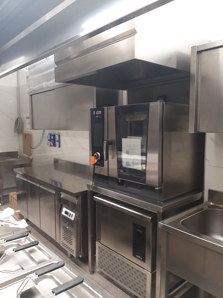 Cucine professionali Sanremo– arredo realizzato da Cassani SRL