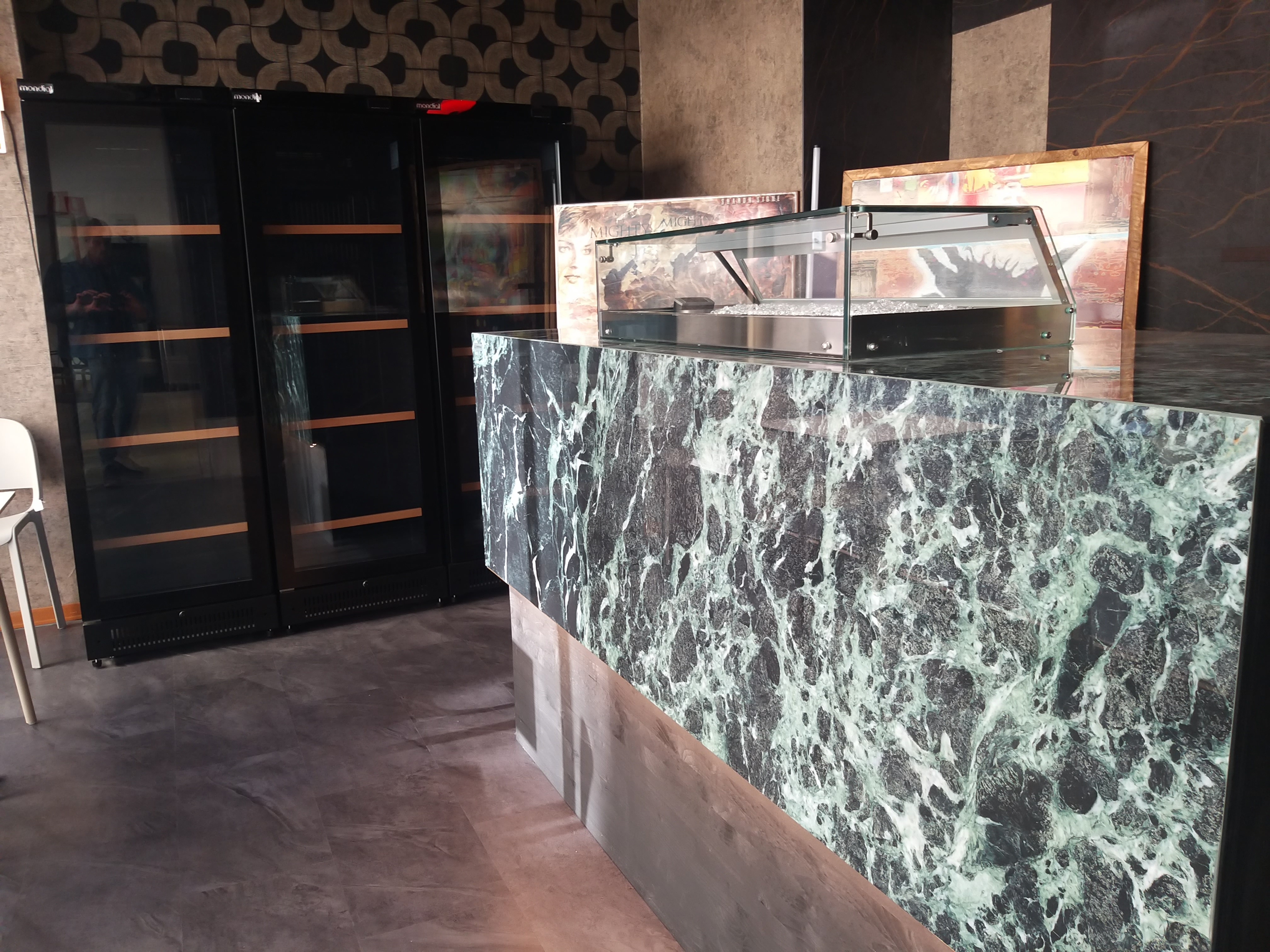 Interno dello showroom Cassani SRL a Sanremo