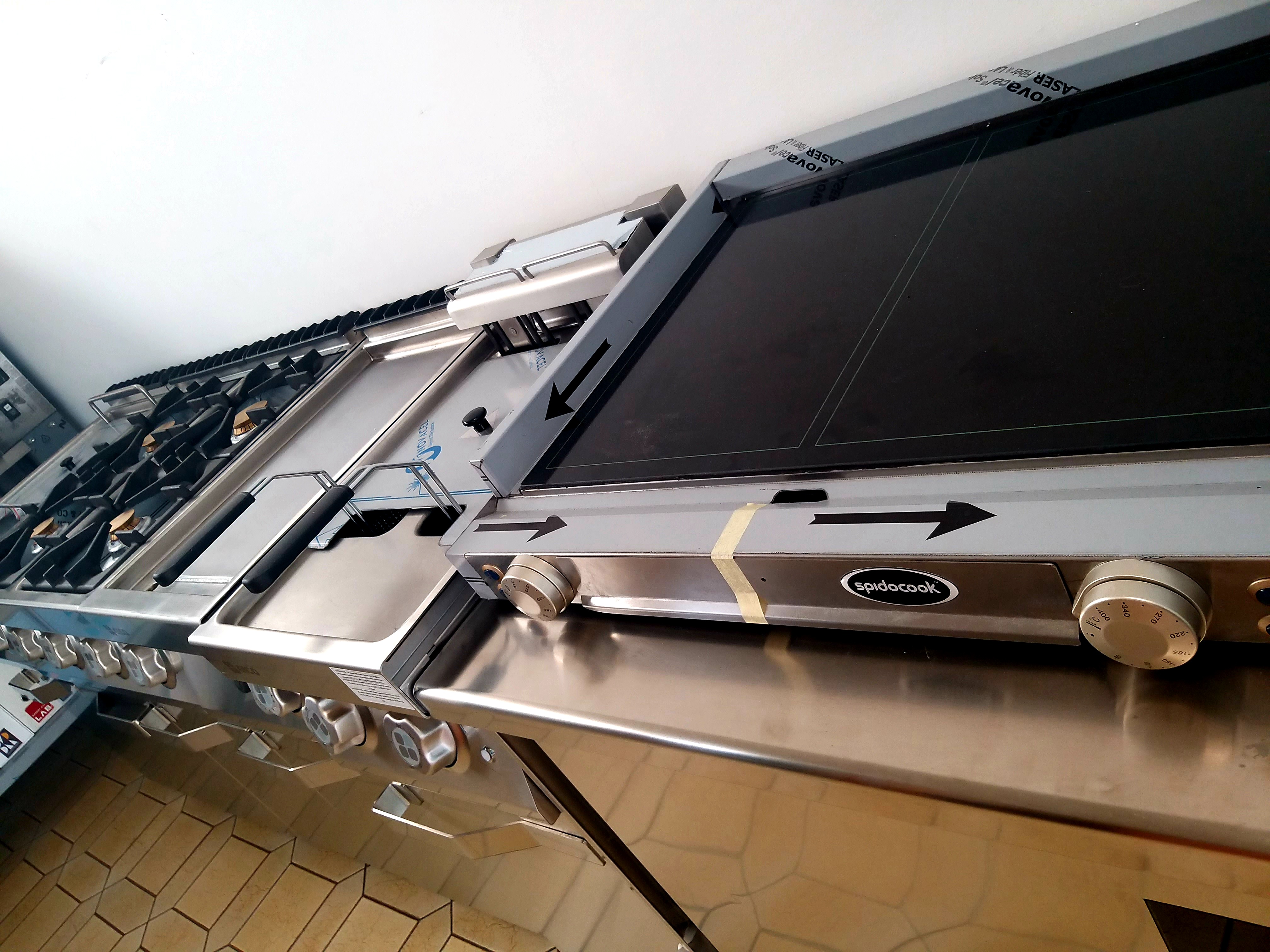 Interno dello showroom Cassani SRL a Sanremo