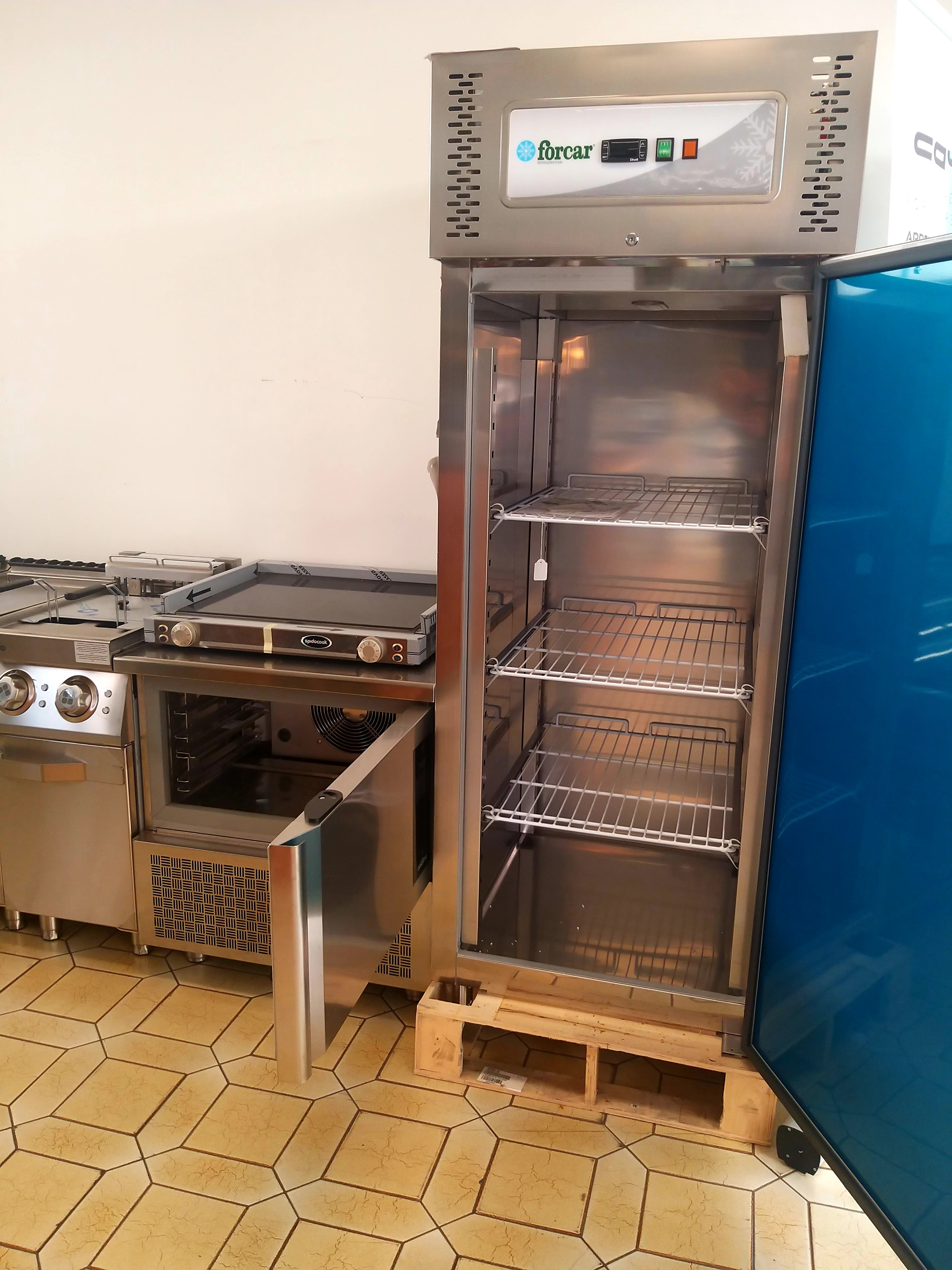 Interno dello showroom Cassani SRL a Sanremo
